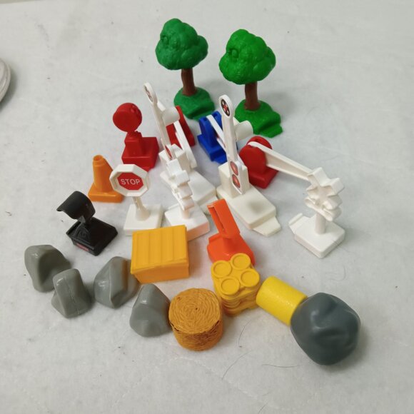 Fisher Price GeoTRAX Accessories Lights Signs Trees Barricades Rocks Lot of 23 - Picture 5 of 5